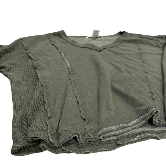 Altar’d State Women’s Army Green Scoop Neck Raw Sweater Small - Picture 3 of 7